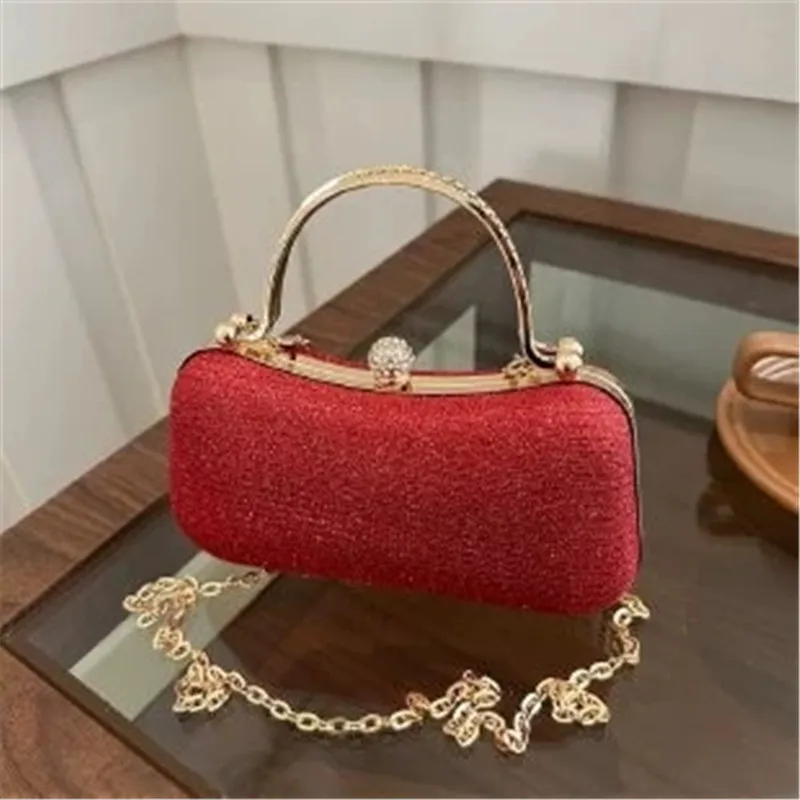 حقيبة سهرة صغيرة لامعة