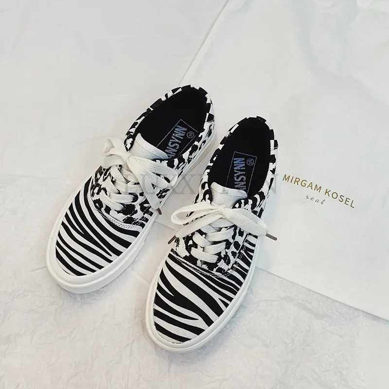 Classici scarpe di tela Sneakers da donna Fashion Zebra Pattern scarpe Casual miste donna Low-cut Ladies Four Seasons Shoes