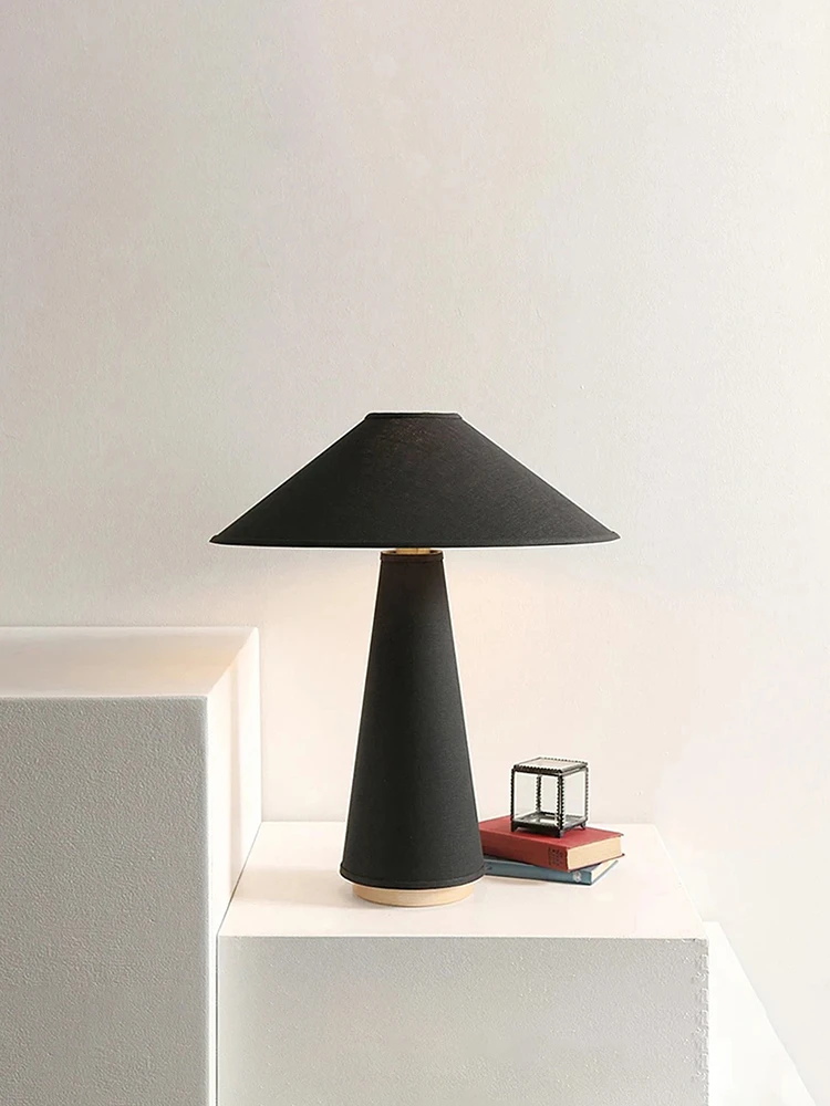 

Nordic modern minimalist table lamp, bedroom bedside atmosphere lamp, American retro fabric master bedroom lamp, decorative crea