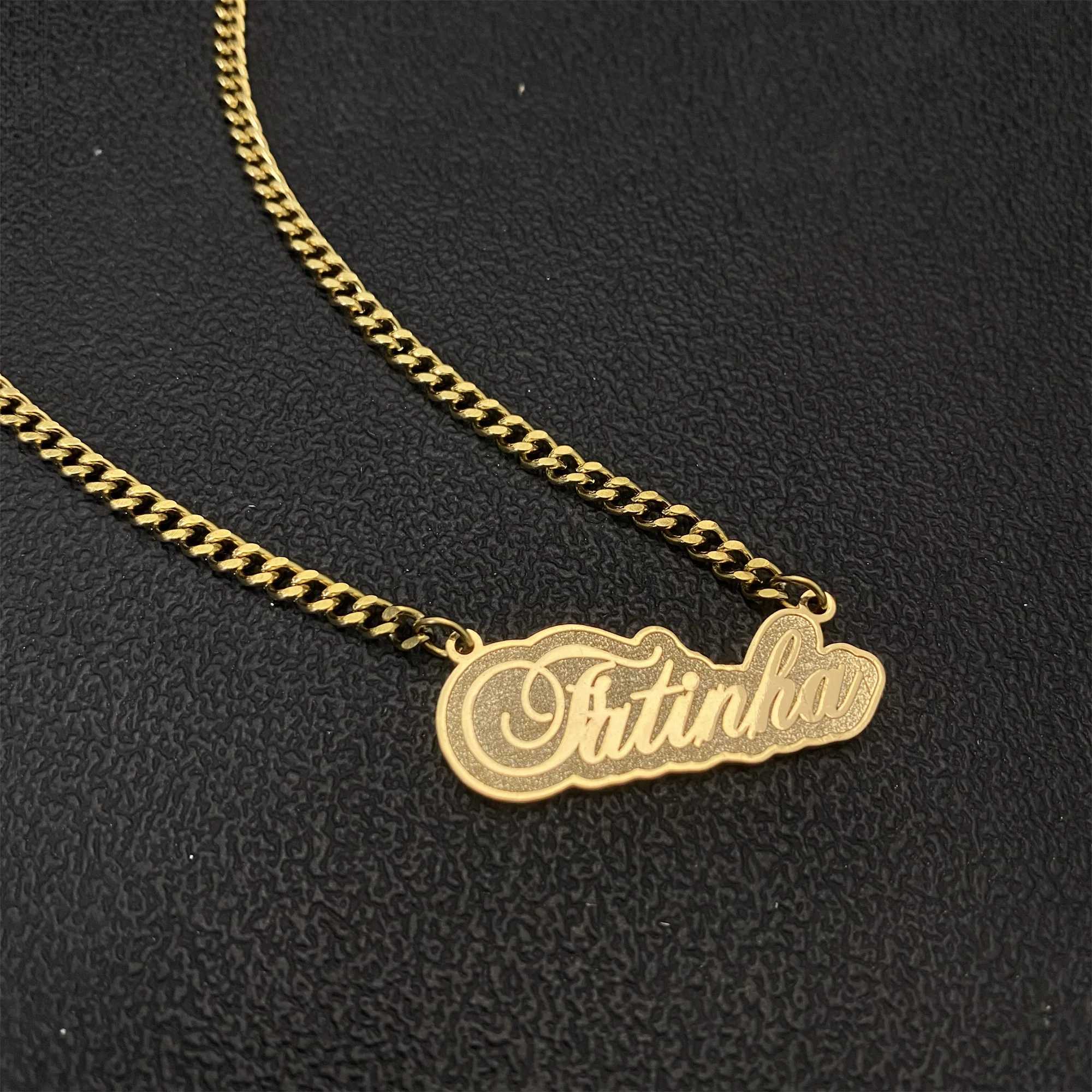 Collana con nome personalizzato inciso, catena cubana, placca in acciaio inossidabile personalizzata, ciondolo con lettera personalizzata per donne/ragazze_voghion.com