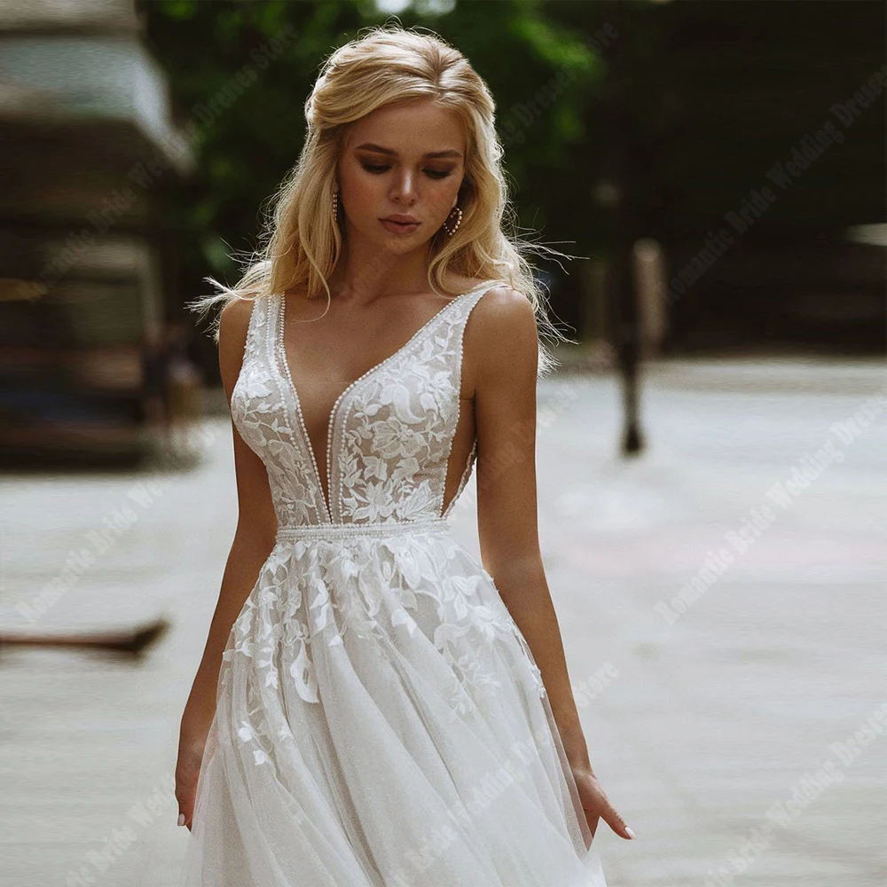 Рисунок 3 - Женское свадебное платье с глубоким V-образным вырезом
