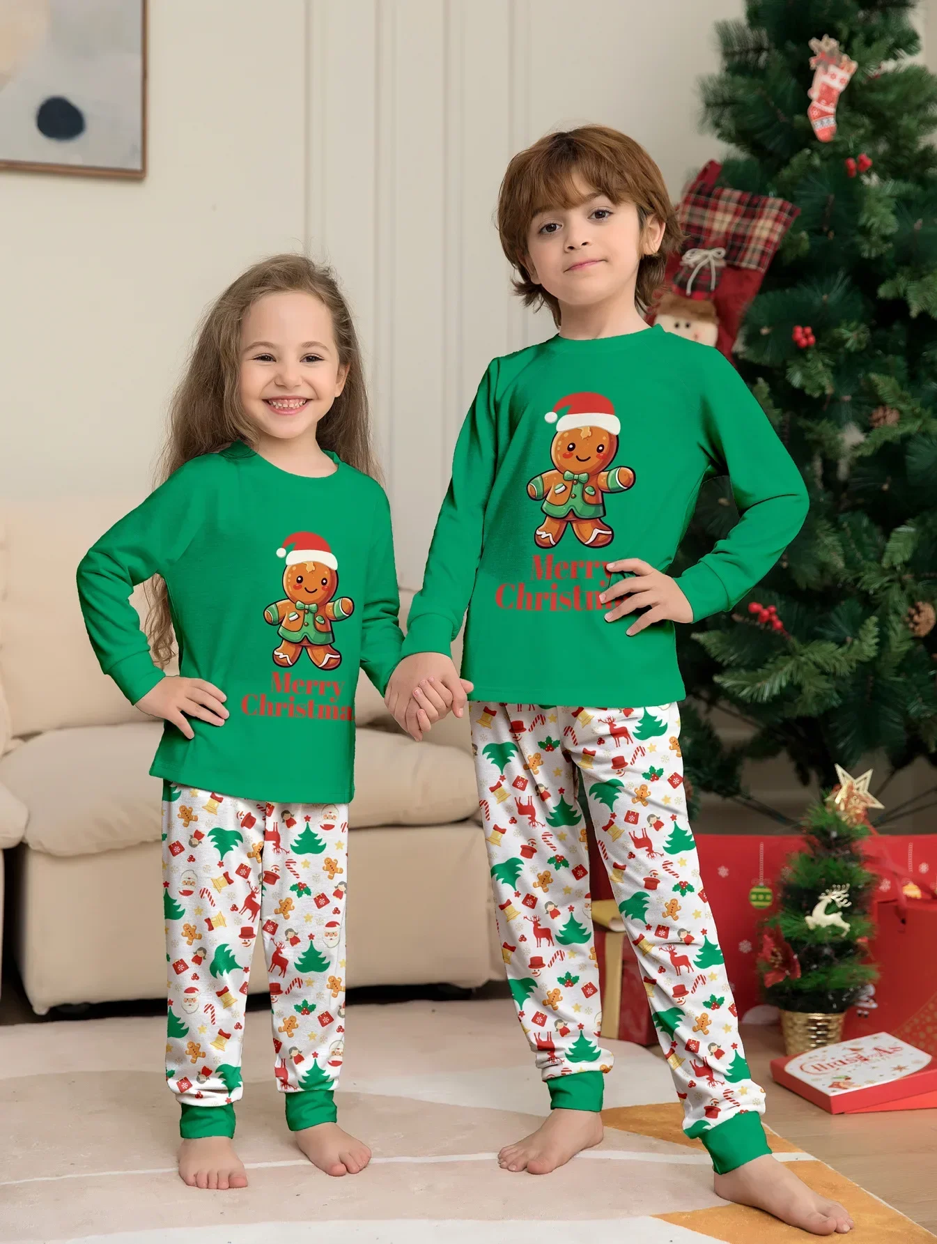 thumbnail image 4 of Conjunto de pijamas a juego de Feliz Navidad 2024 Nuevo patrón de dibujos animados 2 piezas Traje de hogar Ropa suave y linda para padres e hijos Pijamas de aspecto familiar, 4 of 5