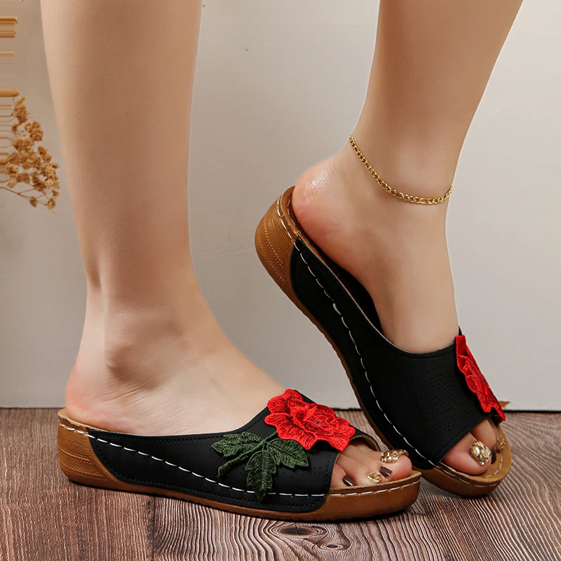 Embroder Med Heels Slippers Women Summer Fashion Floral Platform Slippers Comfort Flat Heel Non-Slip Beach Flip Flops
