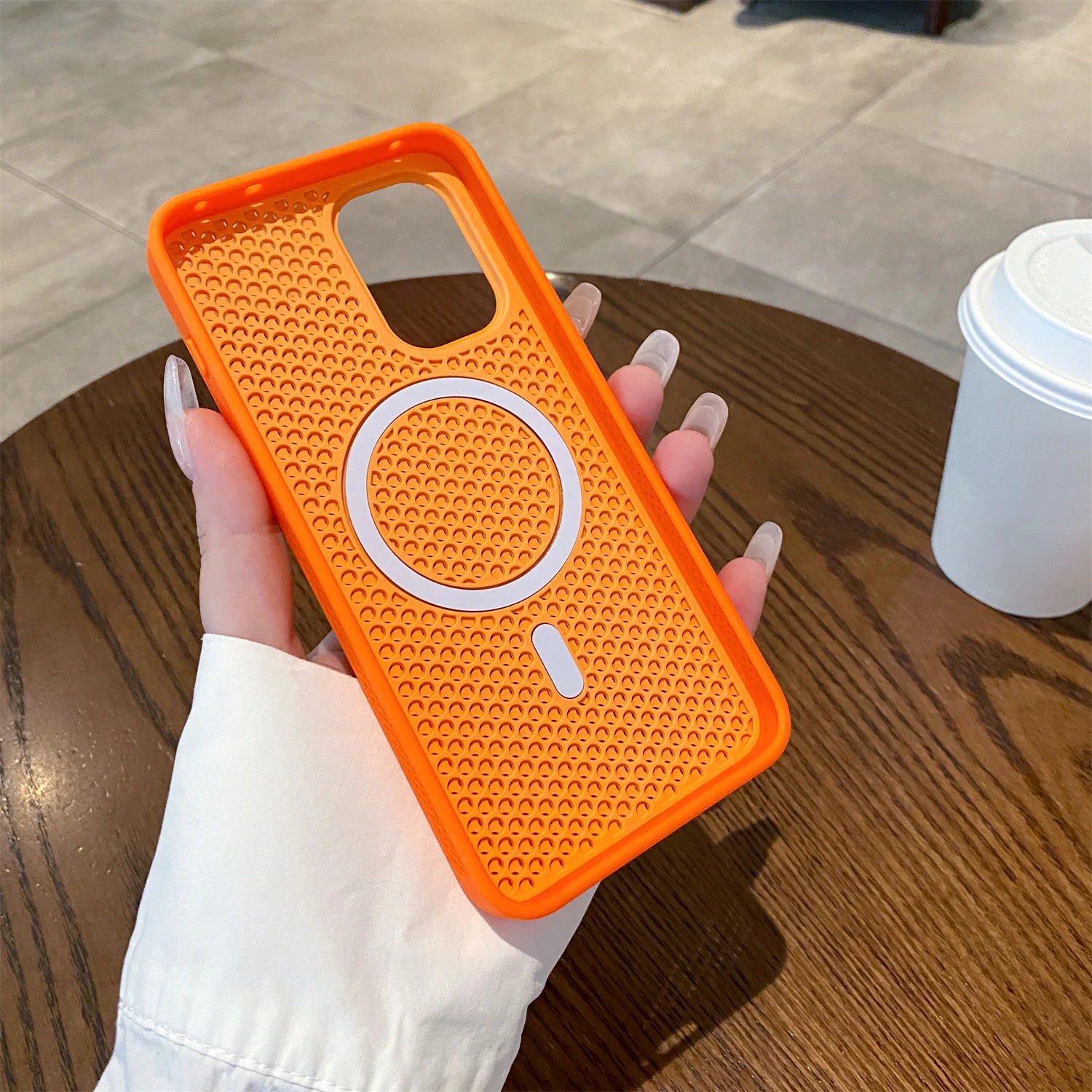 Ultra-Cooling Magnetic Mesh Case with Wireless Charging Compatibility