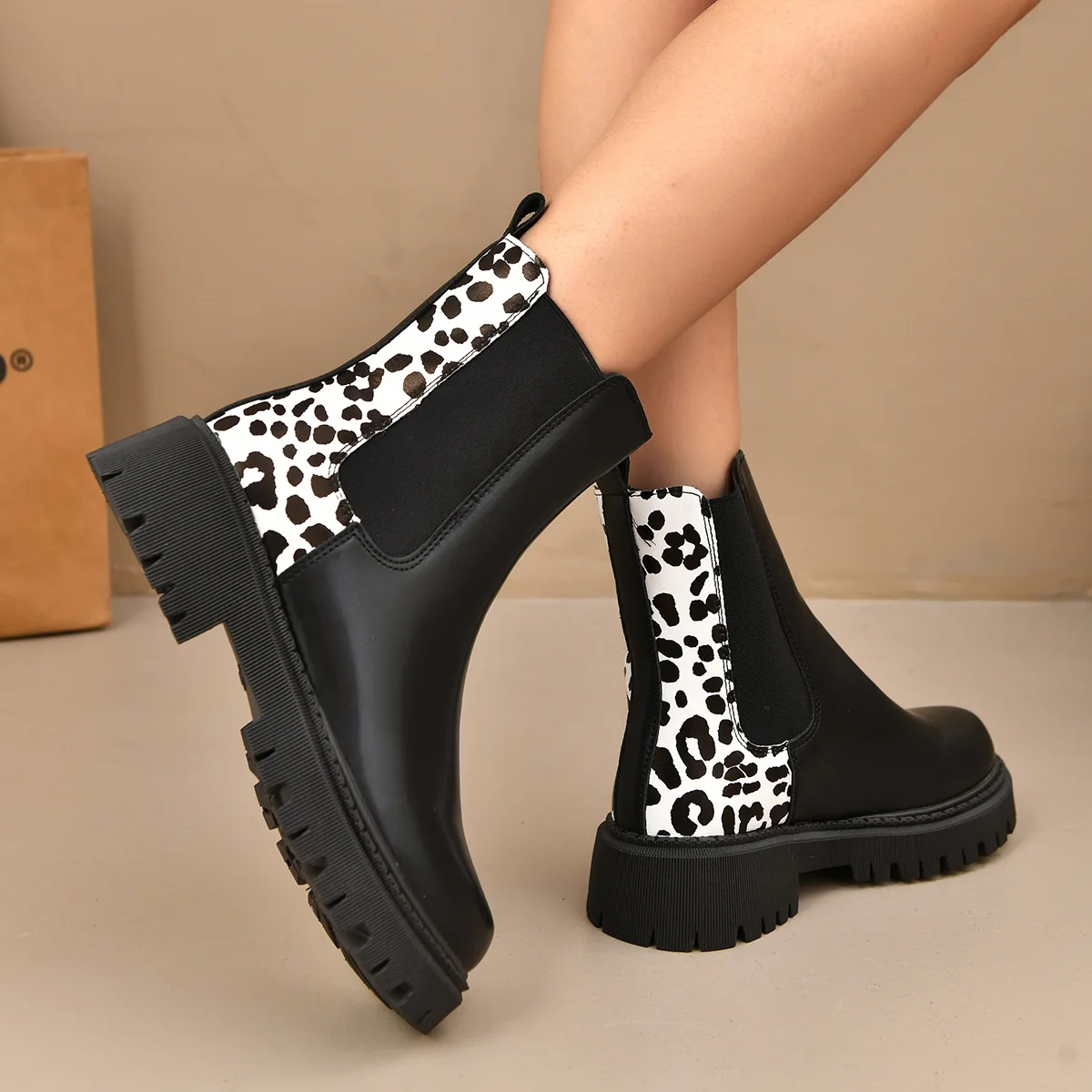 Fashion Leopard Print Platform Chelsea Boots Women Slip On Plus Size Thick Sole Ankle Boots Woman Pu Leather Short Booties Mujer