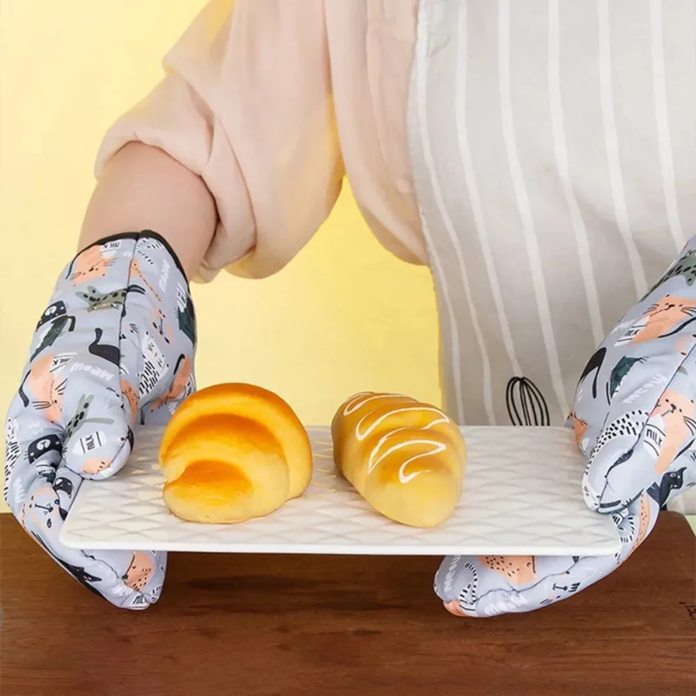 Description Picture 5 of itemAnti-scald Microwave Gloves Heat Resistant Non-slip Oven Mitt Thickened High Temperature Resistant Kitchen Mitts Barbecue