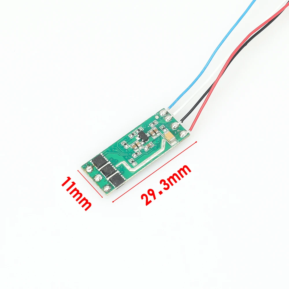 Contrôleur de vitesse ESC 12A pour drone RC, comparé à une pièce de monnaie pour l'échelle