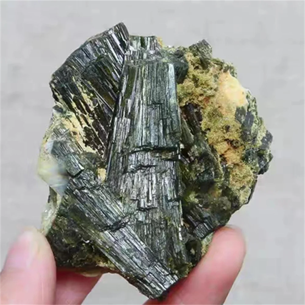 Green Tourmaline Natural Stone Epidote Mineral Specimen Reiki Stone Gem Healing Stone Decorative Energy  Natural Spirit Stone