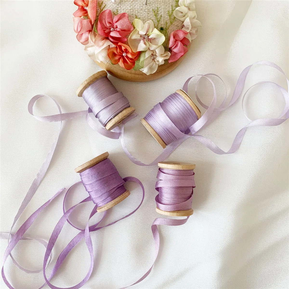 

Popular Colors 4mmx10m/roll 4Rolls One Set 100% Pure Silk Embroidery Ribbon Thin Taffeta High Quality Silk Ribbon Handcraft