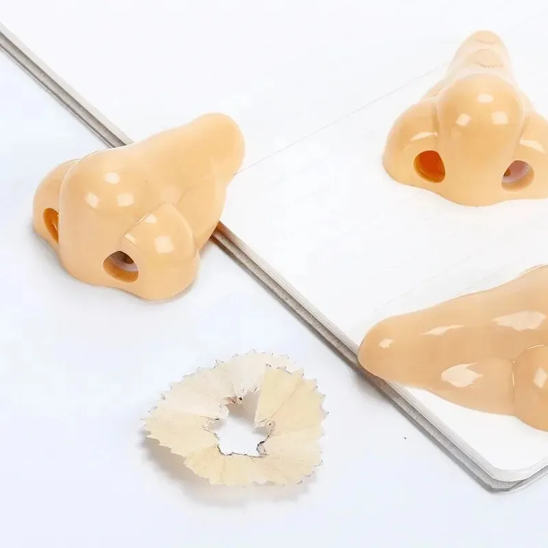 1PC 창의적인 코 모양 연필깎이 재미있는 코 모양 연필깎이 학용품 어린이를 위한 상품 파티 선물