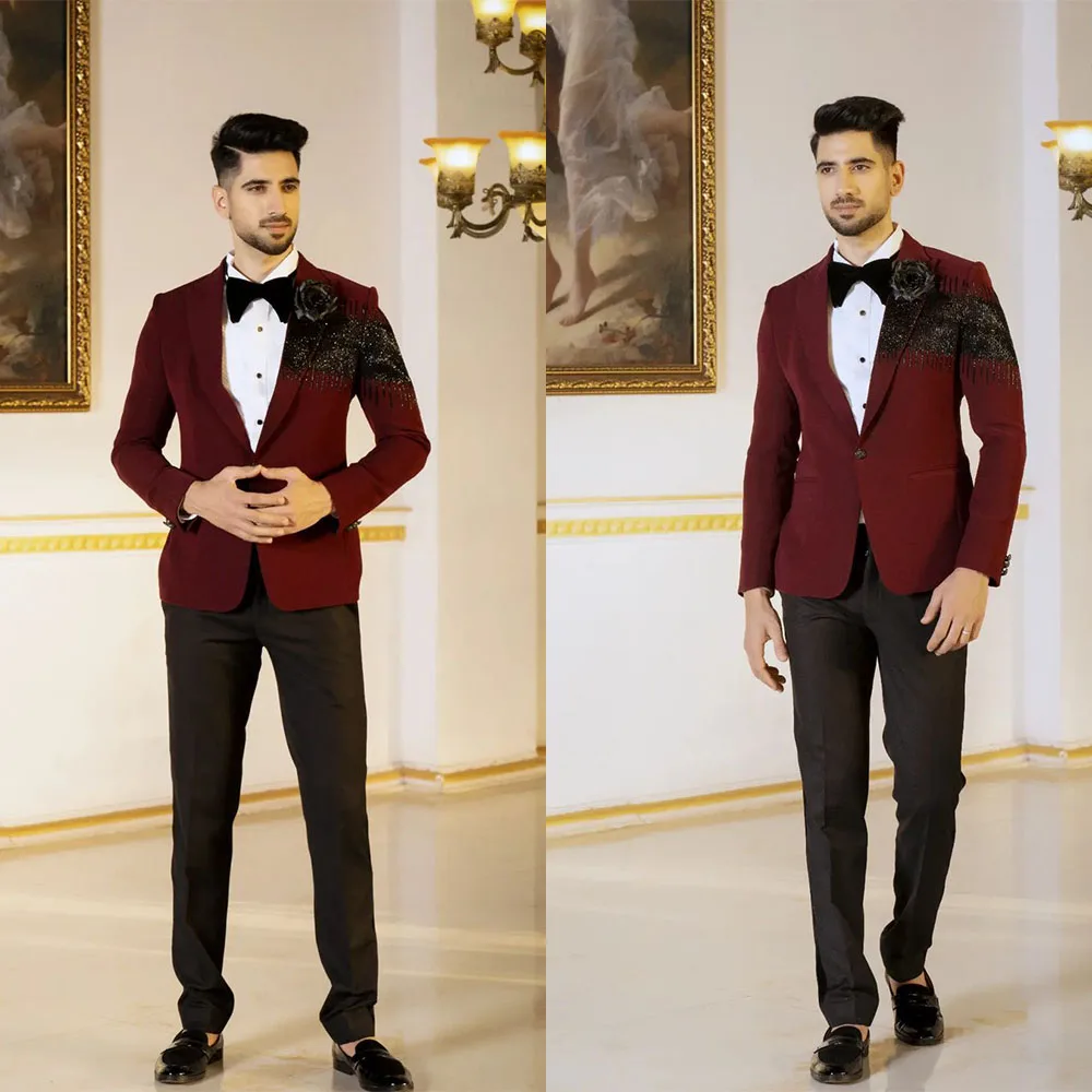 

Unique Wedding Men Suits Tuxedos Designer Applique Peaked Lapel One Button Pockets Customized Groom 2 Pieces Party Coat Pants