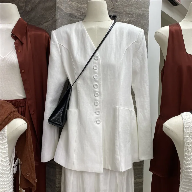 V-neck single breasted suit with waistband and three-dimensional cut suit jacket for women 4