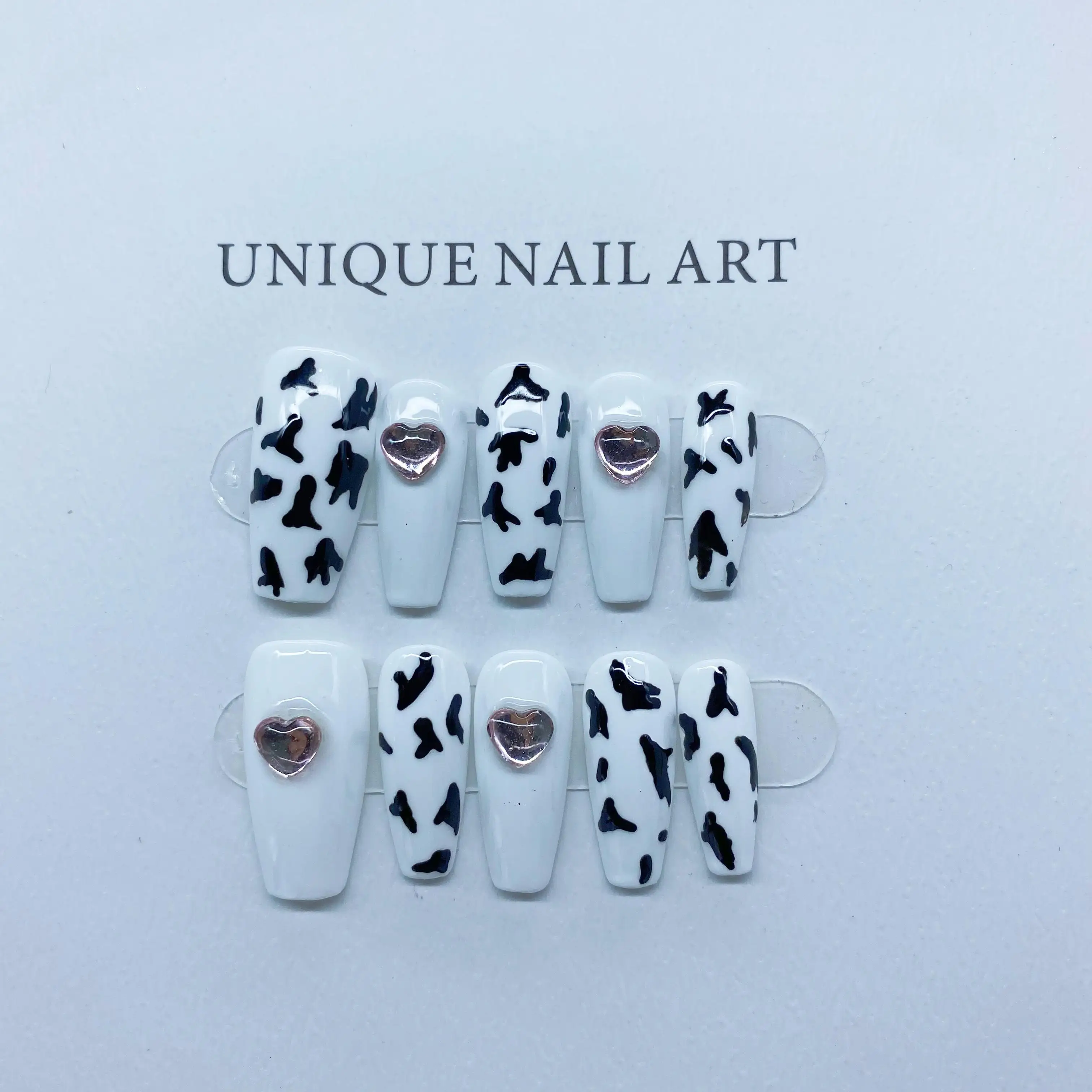 

Gentle Little Cow Heart Gel Detachable Reusable High-Quality Elegant White Handmade Press On Nails