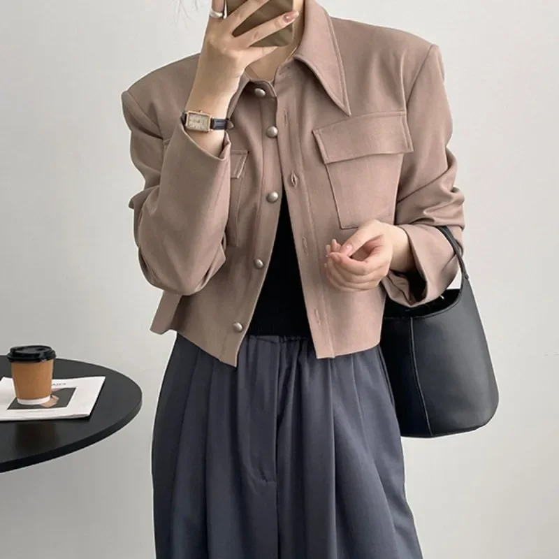 Рисунок 4 - Женский деловой пиджак с отложным воротником