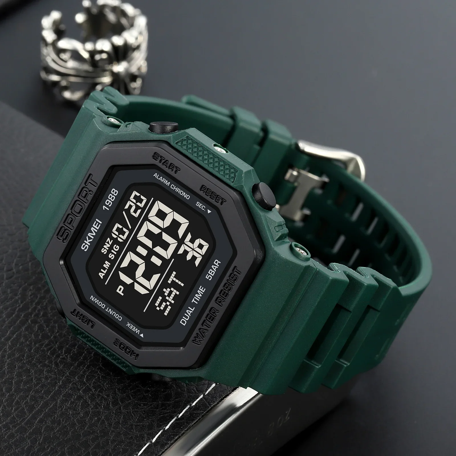 Skmei Mens Military Countdown Chrono Wristwatch 5Bar Waterproof Alarm Clock Reloj Hombre Back Light Digital Sport Watches 1988 4