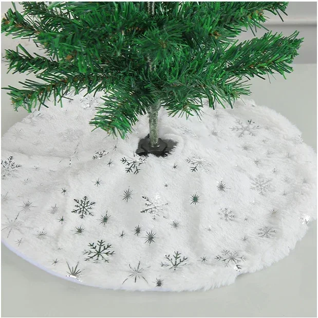 thumbnail image 1 of Falda de árbol de Navidad de felpa de 38 cm con copos de nieve blancos y piel sintética para árboles de Navidad, base para decoración de fiestas de Navidad y Año Nuevo, 1 of 5