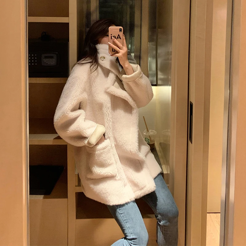 

2023 Winter Women New Fashion Genuine Lambswool Fur Coats Female Solid Color Loose Outerwear Ladies Real Fur Warm Jackets O525