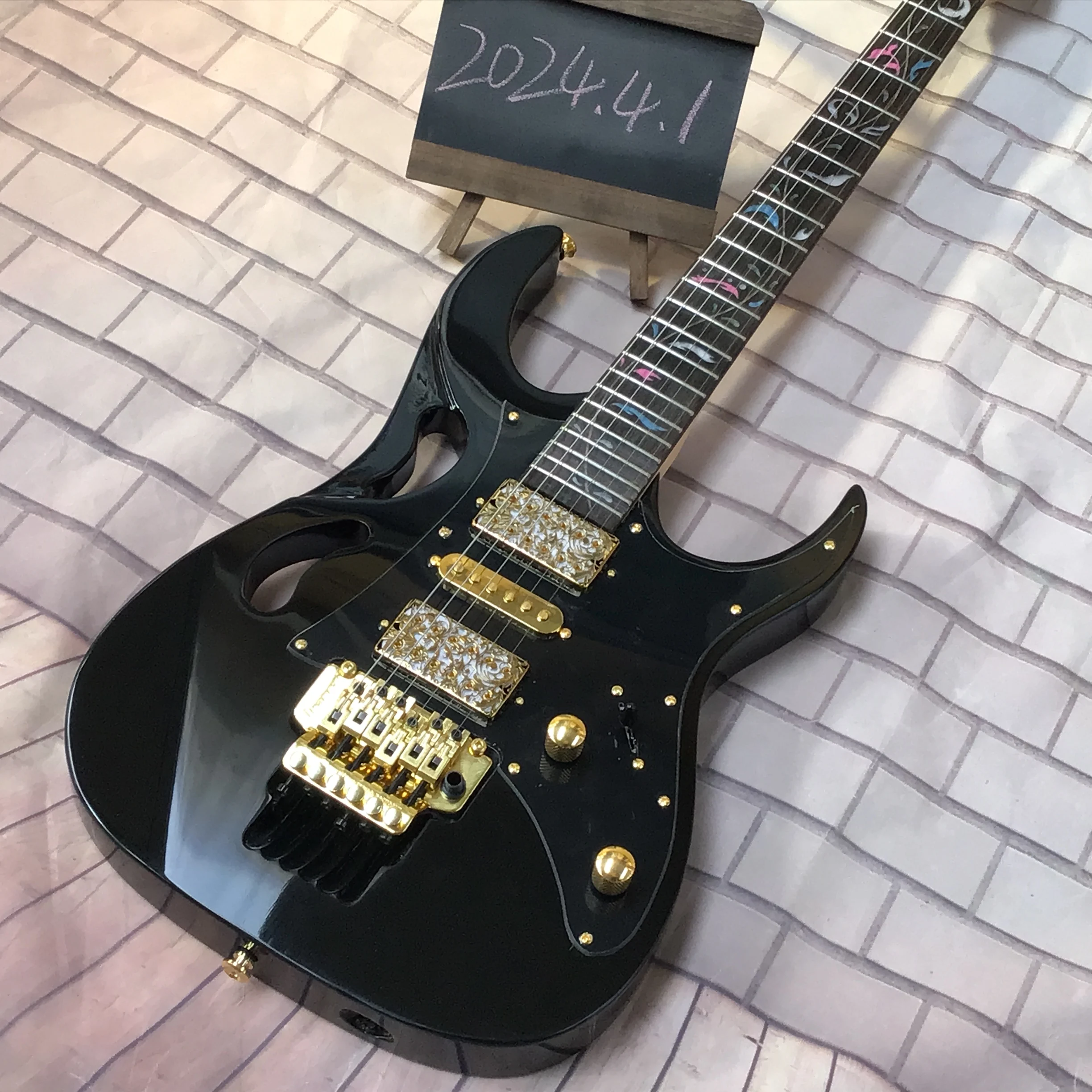 

Free shipping Custom 6-String Electric Guitar Rosewood Fingerboard In Stock Gold hardware guitars black guitarra