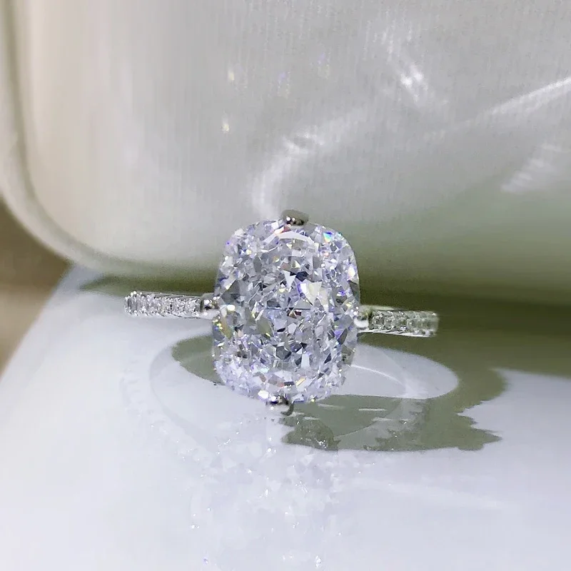 

Кольцо женское из серебра 925 пробы, 8 х10 мм