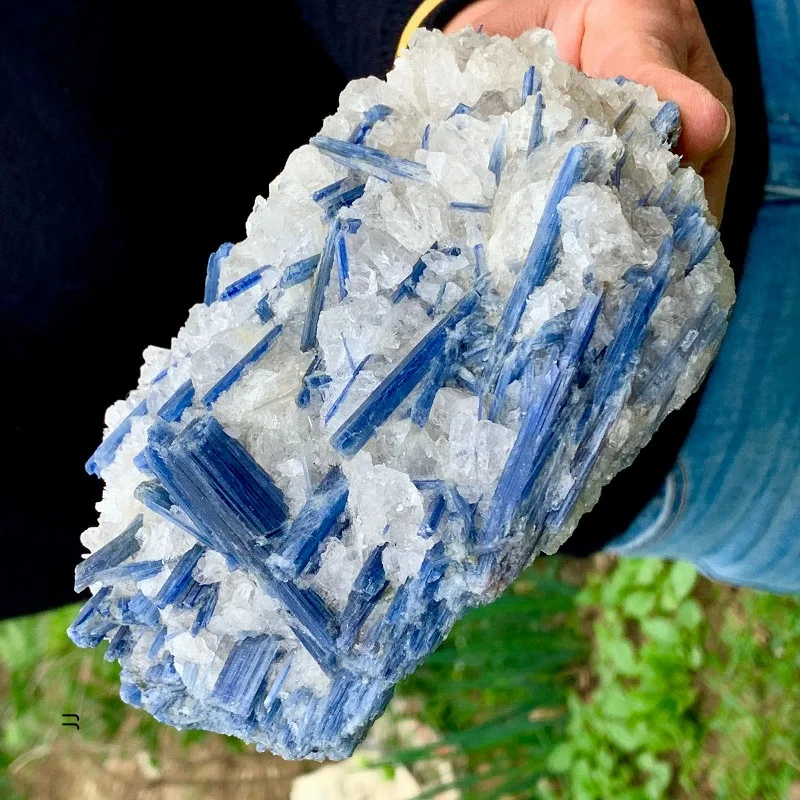 

NATURAL KYANITE ,POINTED PYRAMID WITH STRONG ENERGY AND MAGNETIC FIELD, NATURAL STONES AND MINERALS QUARTZ STONE,CRYSTAL ROUGH