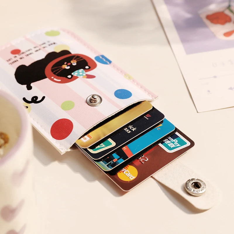 Compact and Stylish Card Holder with Multiple Slots - Sleek Organizer