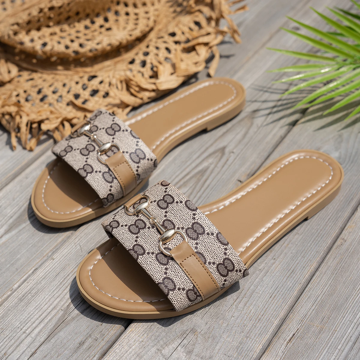 Women's Brand Designer Flat Sandals 2025 Summer Luxury Metal Decor Beach Slippers Woman Plus Size 43 Non Slip Outdoor Slides