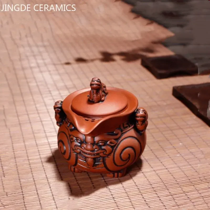 Traditional Lucky Fortune Animal Hand Grasp Pot Chinese Purple Clay Teapots Handmade Zhu Mud Tea Infuser Zisha Tea Set 200ml