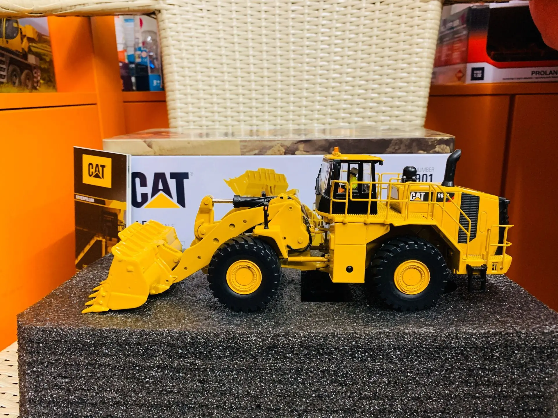 Caterpillar Cat 988K Wheel Loader 1/50 Scale Model By DieCast Masters DM85901