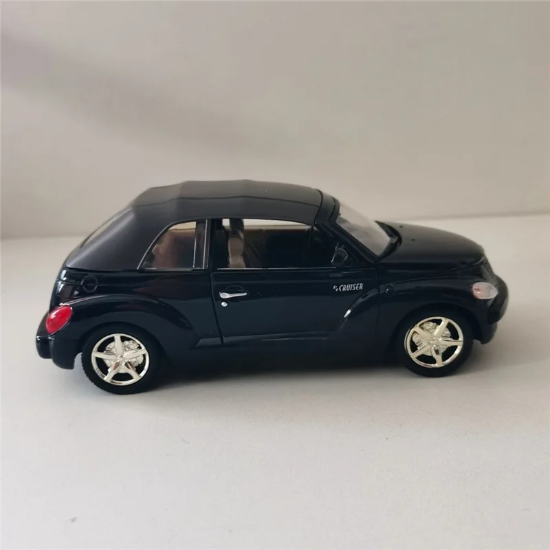 1:24 Chryslers PT Cruiser Alloy Classic Old Car Model