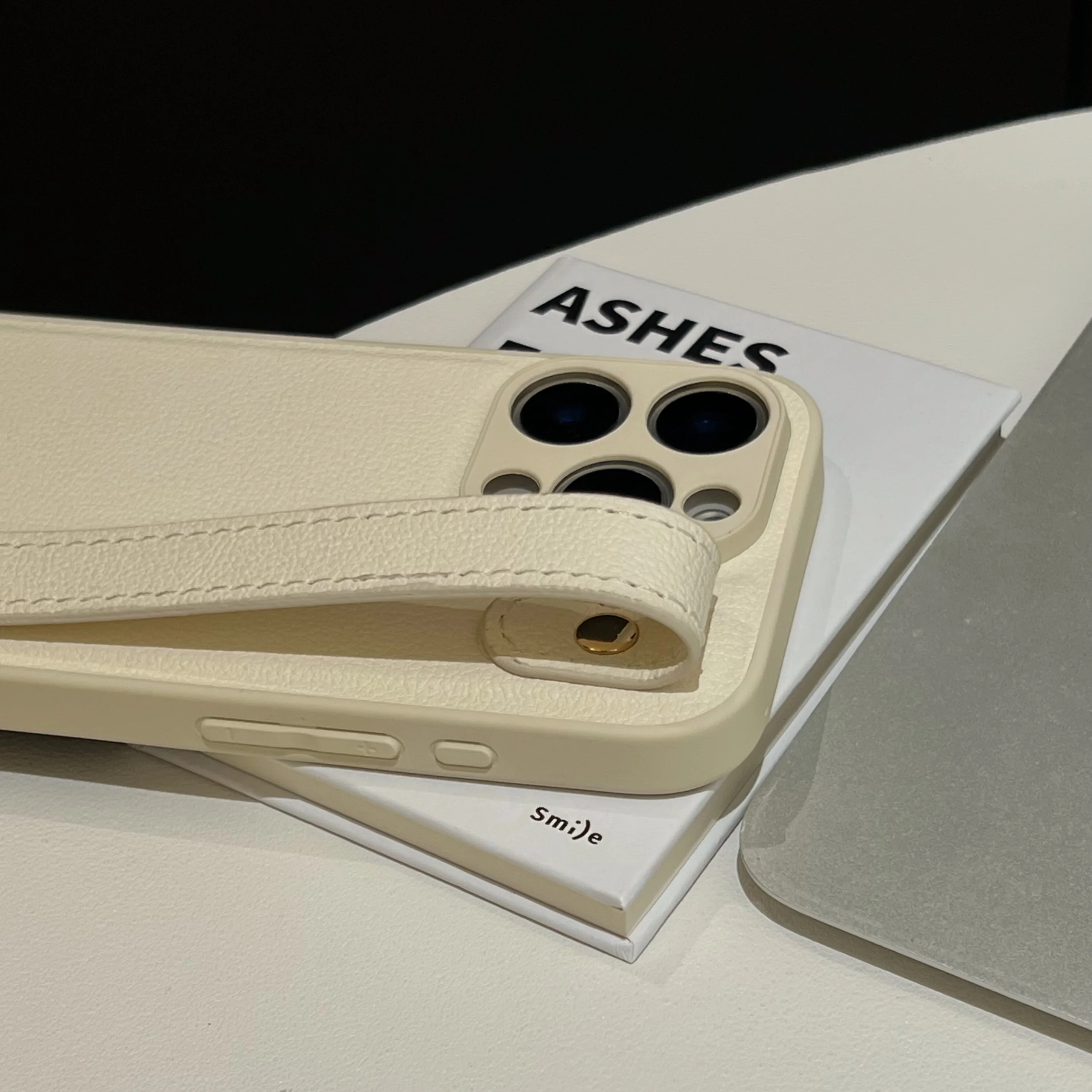 Luxury Plain Color Shockproof Leather Pattern Wrist Strap Phone Cover