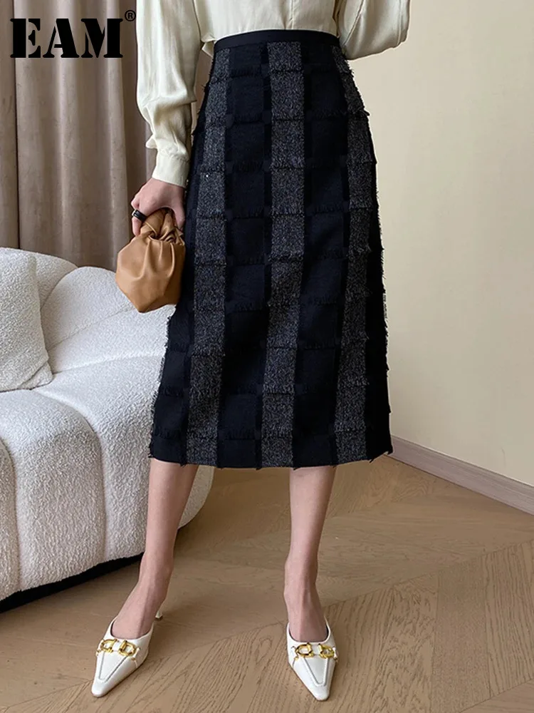 

[EAM] High Waist Black Plaid Tassels Hem Slit Midi Elegant Half-body Skirt Women Fashion Tide New Spring Autumn 2024 1DH0941