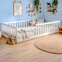 Lit au sol 95 x 200 cm, lit au sol de style Montessori, doté de barrières de sécurité et d'un sommier à lattes, capacité de charge jusqu'à 100 kg, adapté aux garçons et aux filles, lit enfant simple, blanc. 3