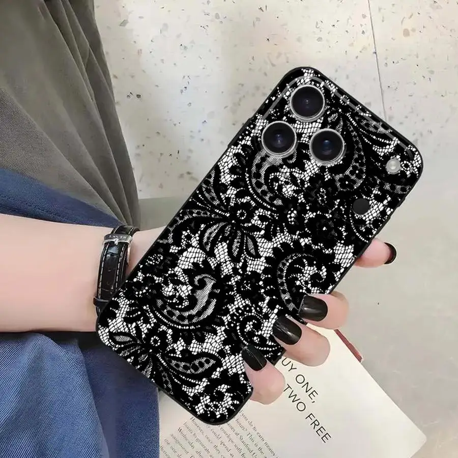 Elegant Retro Lace Art Phone Case - Stylish Protective Cover