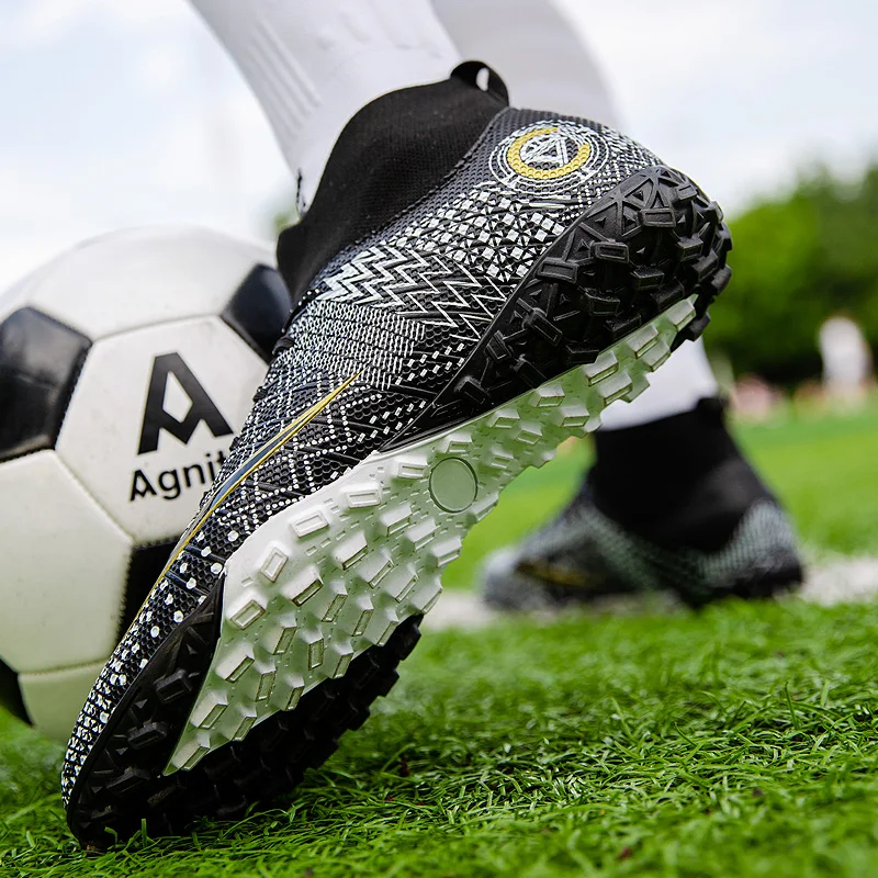 Chaussures de Football crampons football homme originales de la société  pour hommes,football homme, bottes respirantes de terrain de Football sur  gazon, crampons d'entraînement en herbe - AliExpress