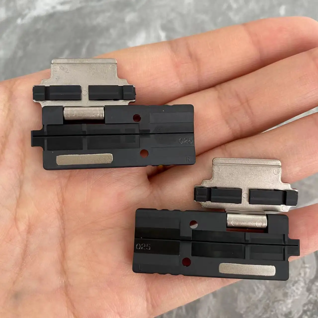 1Pair FHS-025 Original Sumitomo T-71M T-81M T-66 Ribbon Fiber Fusion Splicer Single Core Fiber Bracket Fiber Holder FHS-025