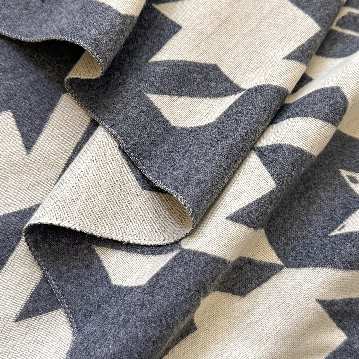 2025 New Fashion Leopard Print Cashmere Scarf Winter Shawls Female Autumn Thickened Warm Women Tassel Wraps Outdoor Neck Scarfs