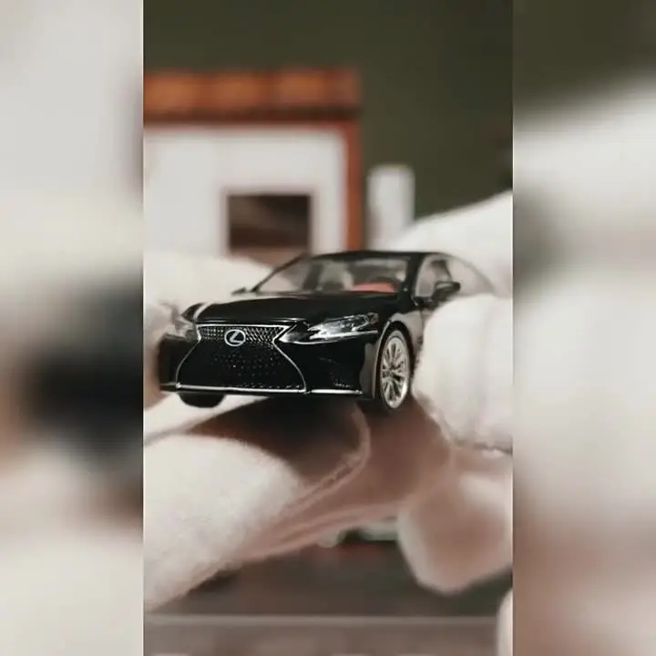 Lexus LC 500 2017 1/64ミニカー Lexus LC500 Limited Edition Nori Green Metallic & Black Top