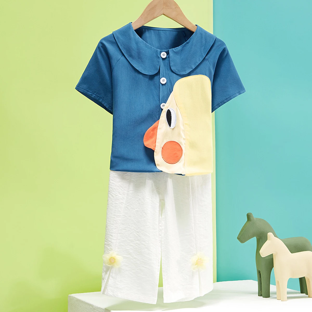 

Костюм детский летний из рубашки с коротким рукавом и шортов, на возраст 6-12 лет