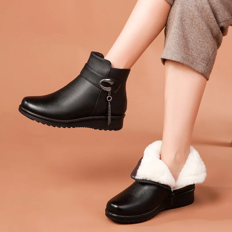 Winter New Genuine Leather Waterproof Snow Boots Women's Plus Velvet Warm Ankle Boots Ladies Casual Lightweight Mother's Boots