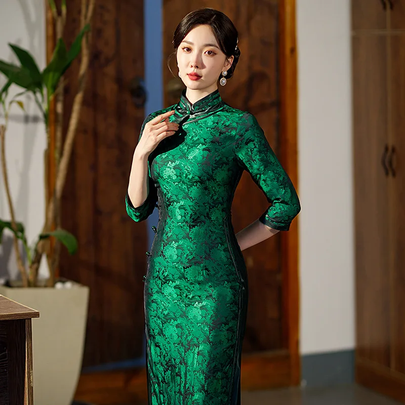 

Autumn 2022 Green Cheongsam Elegant Long Sleeve Chinese Traditional Style Retro Slim Qipao Banquet Party Photo Dress for Women