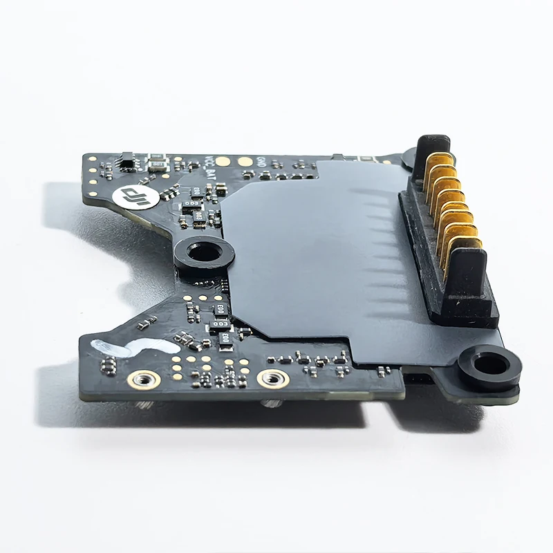 Lot de 5 housses de protection pour DJI Mavic 3, présentées dans des couleurs assorties, idéales pour le transport.