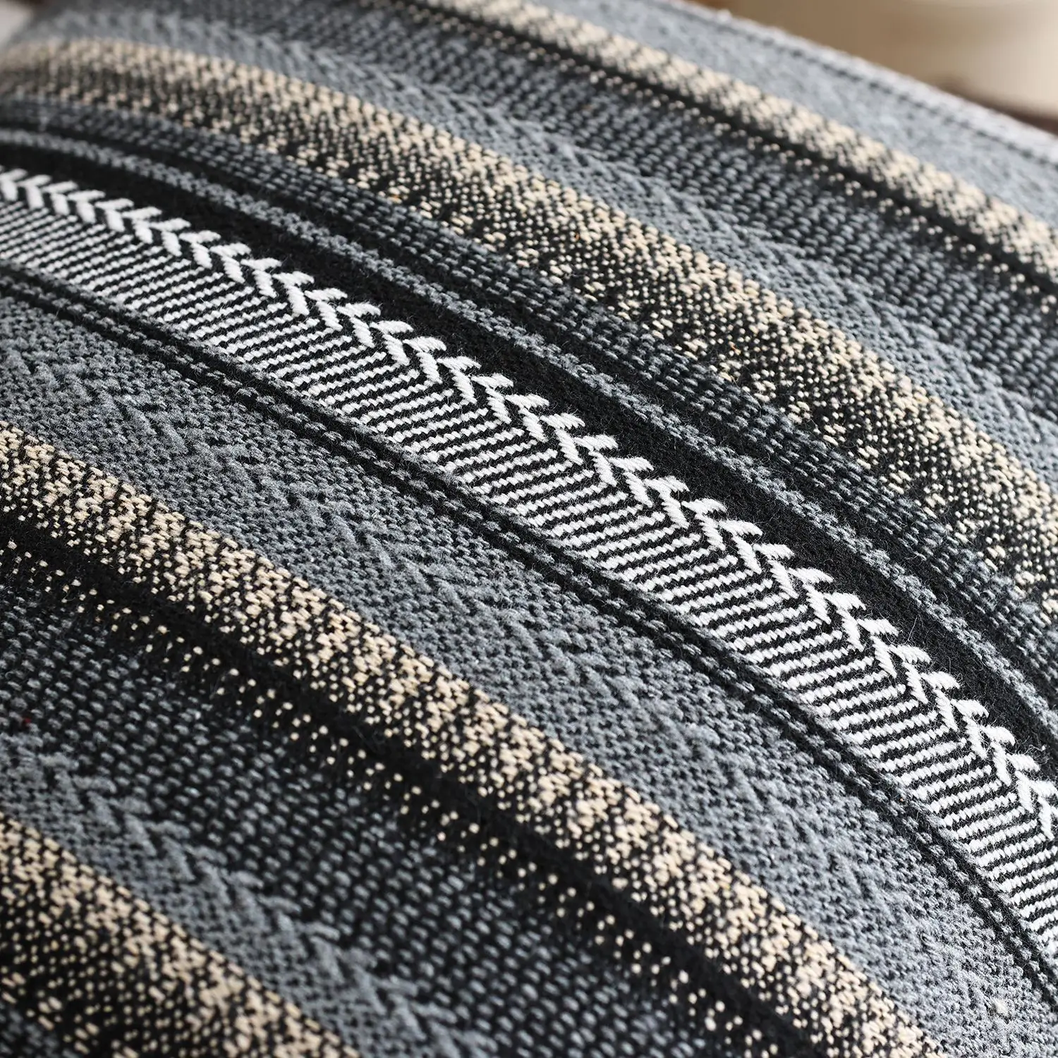 Gestreifter Boho-Kissenbezug mit Textur, gemütlicher, neutraler Chenille-Kissenbezug, dekorative Kissenhülle für Sofa, Schlafzimmer, Wohnzimmerdekoration – Detail 7