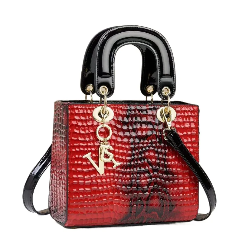 تصميم جديد لحقيبة يد نسائية من العلامة التجارية Da...