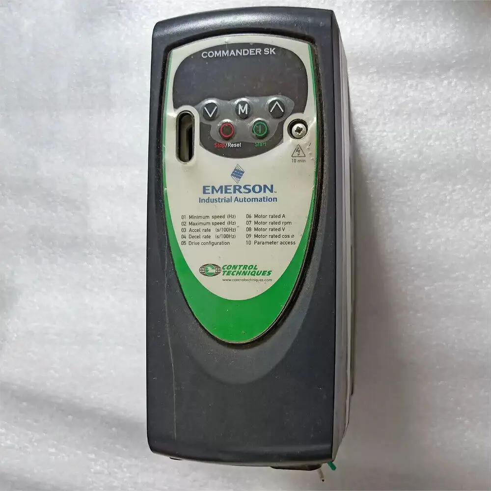 

1 шт., бывший в употреблении и протестированный привод переменного тока SKB3400150 EMERSON с техническим контролем