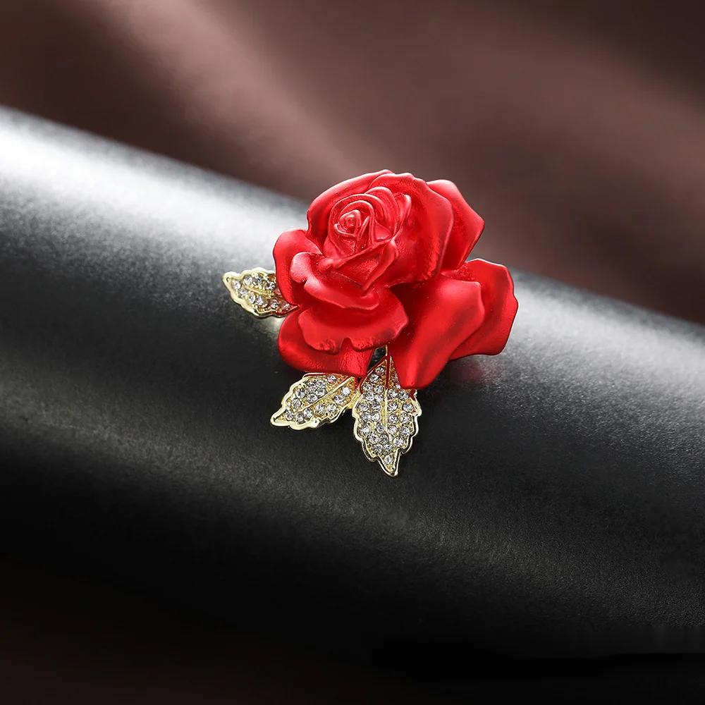 Neue Legierung Diamant besetzte Brosche mit High-End-Rose Mode Anzug Dekoration Weihnachtsgeschenk Brust Blume_voghion.com