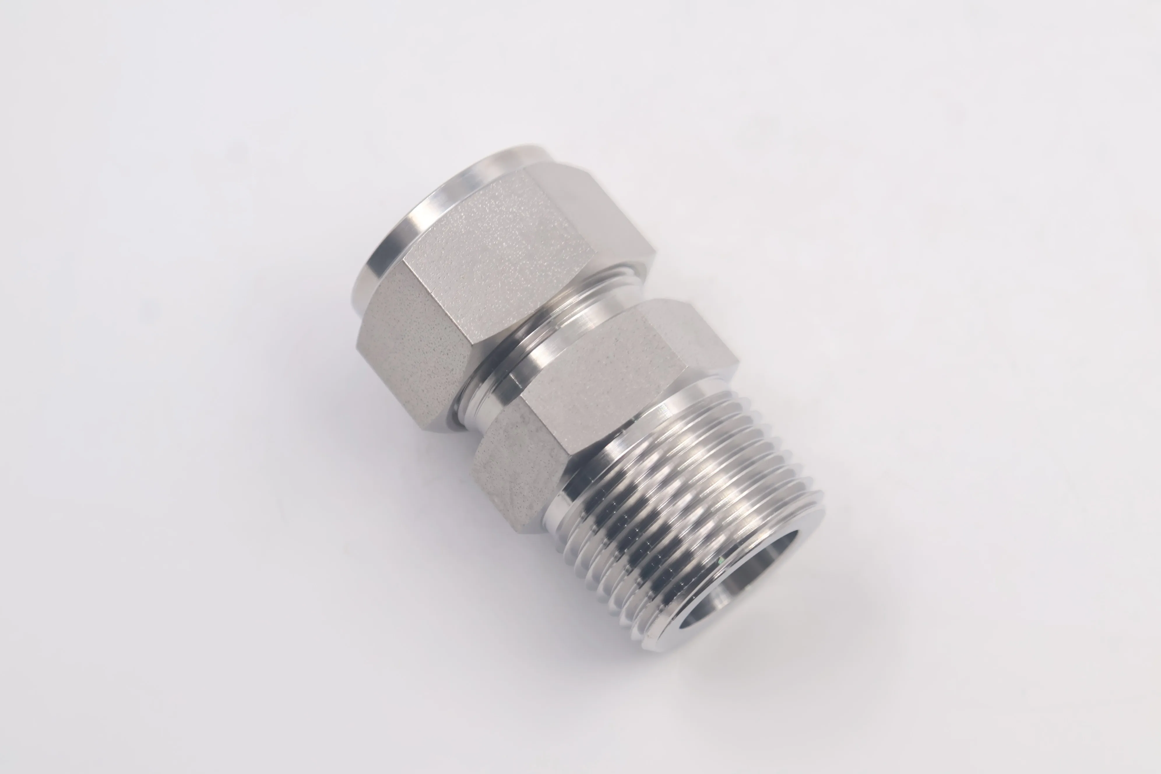 SS-1210-1-12BT, Tube Fitting, Bored-Through Male Connector, 3/4 in. Tube OD x 3/4 in. Male NPT, Can Combination with Swagelok