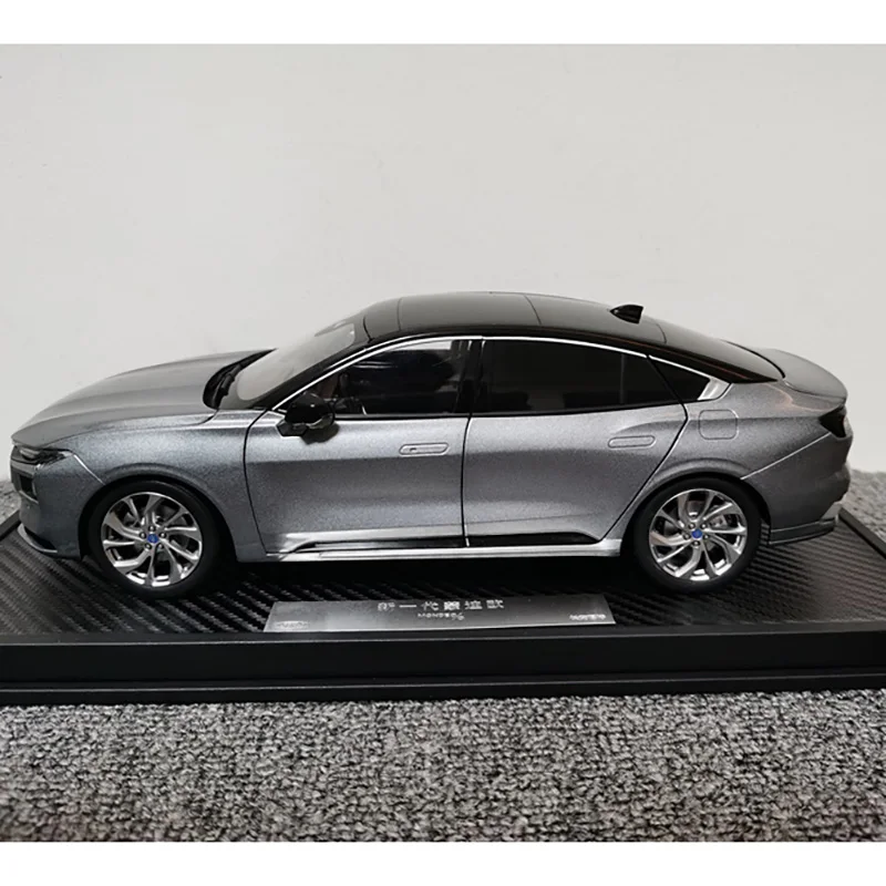 

Diecast 1:18 Scale Changan Ford Classic Mondeo 2022 Alloy Car Model Collection Souvenir Ornaments Display Toys