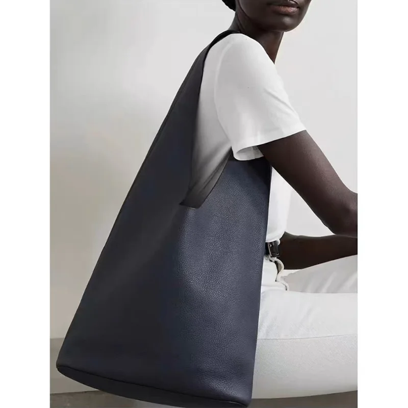 

2023 TheR0w Bindle Black Cowhide Lychee Grain Large Capacity Row Tote Bucket Bag Shoulder Bag High Quality Leather Female Bag