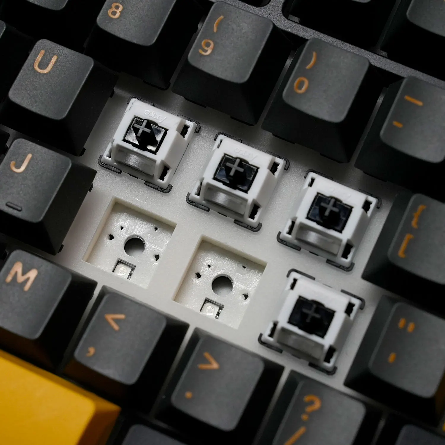 아코 5087 V3 키보드 80% TKL 레이아웃 ANSI-US 핫스왑 RGB USB 타입-C/2.4g&BT5.0 트리모드 커스텀 게이밍 기계식 키보드
