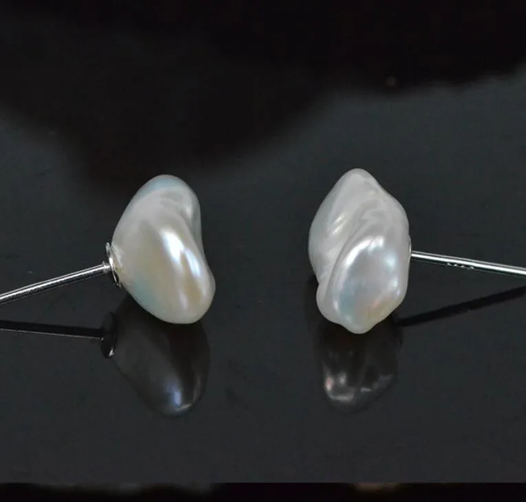 

Серьги-гвоздики с искусственным жемчугом